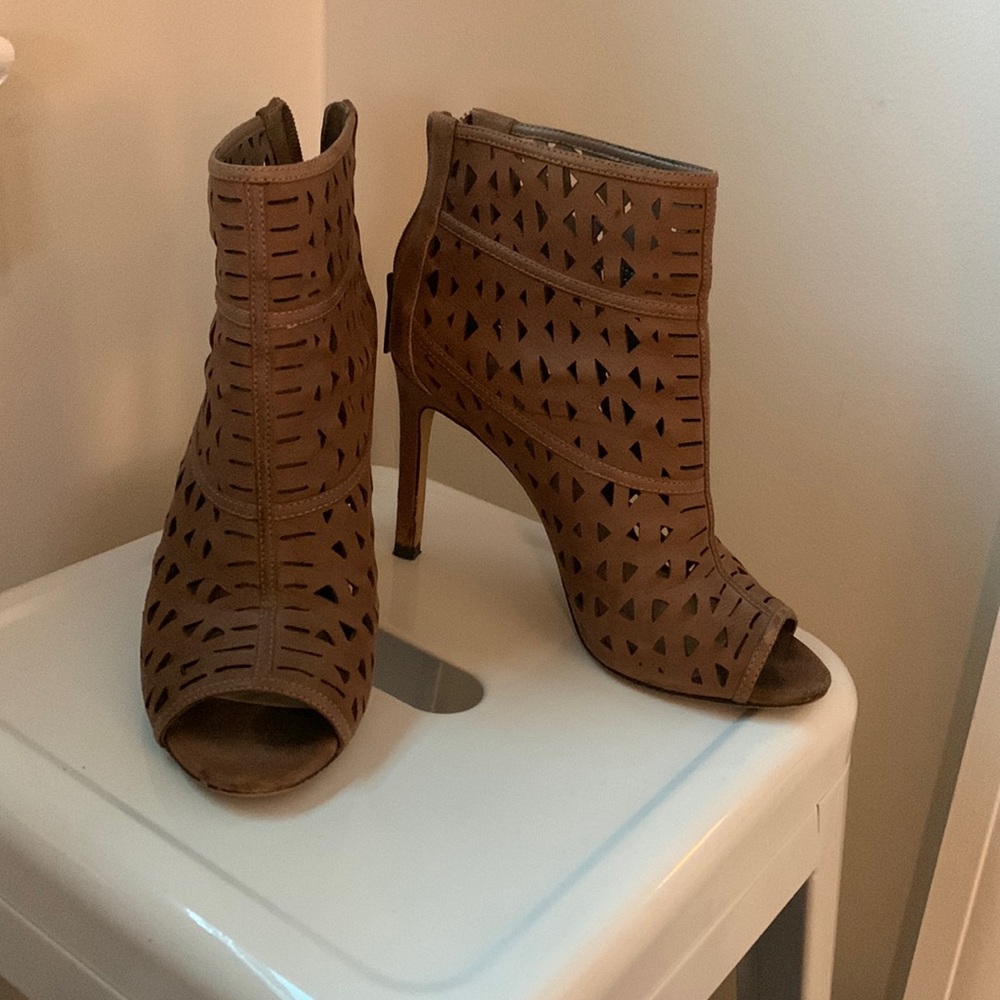 Vince Camilo beige sandals